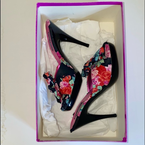 New Betsey Johnson floral mule heels - Picture 11 of 12